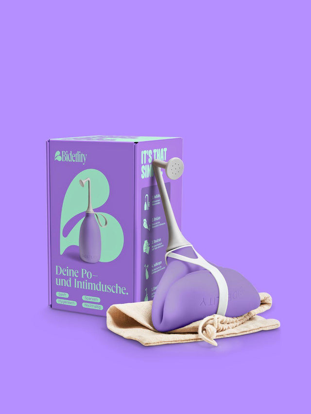 Po-Dusche in Proud Purple mit Verpackung – nachhaltige Intimdusche für eine sanfte Reinigung | Bidetlity