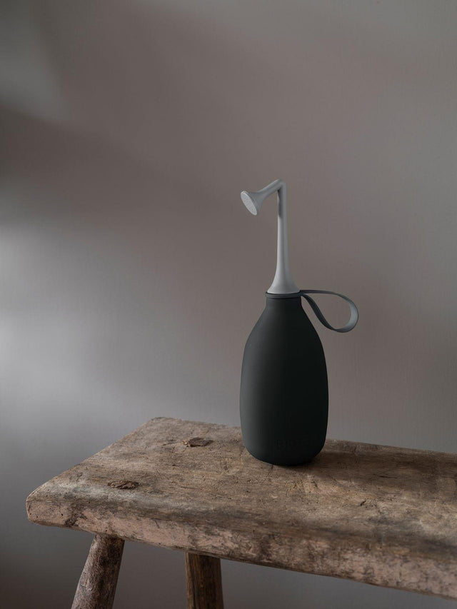 Po-Dusche in Bold Black – minimalistisches Design & hygienische Reinigung für den Alltag | Bidetlity