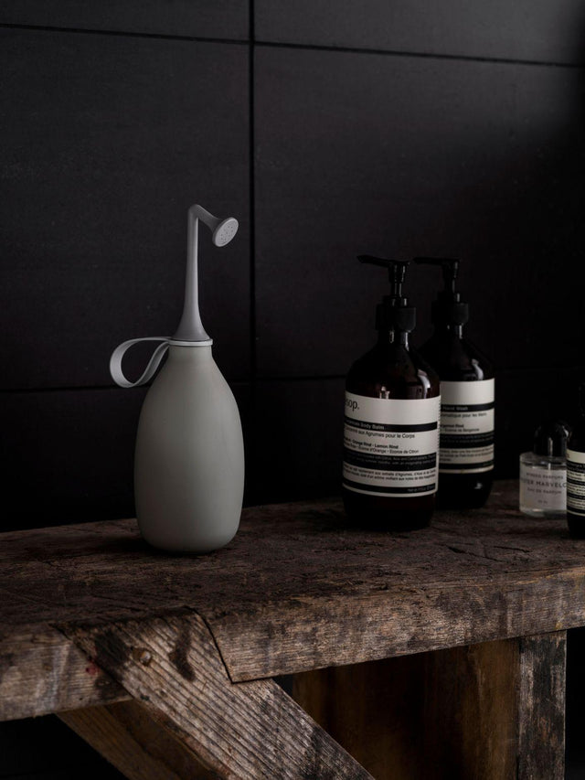 Po-Dusche in Gently Grey – minimalistisches Design & hygienische Reinigung für den Alltag | Bidetlity