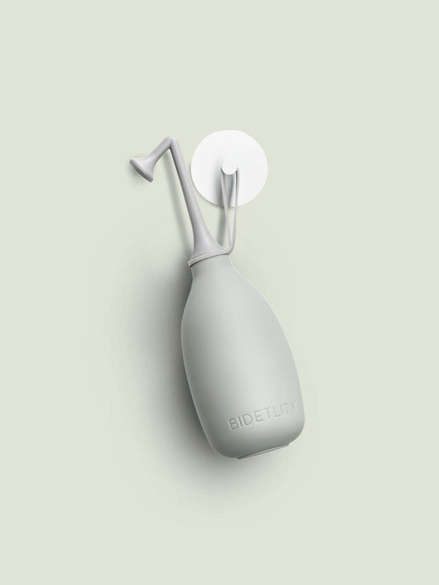 Po-Dusche in Gentle Grey – hygienische & nachhaltige Reinigung für empfindliche Haut | Bidetlity