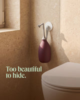 Bidetlity Po-Dusche am Wandhaken neben der Toilette