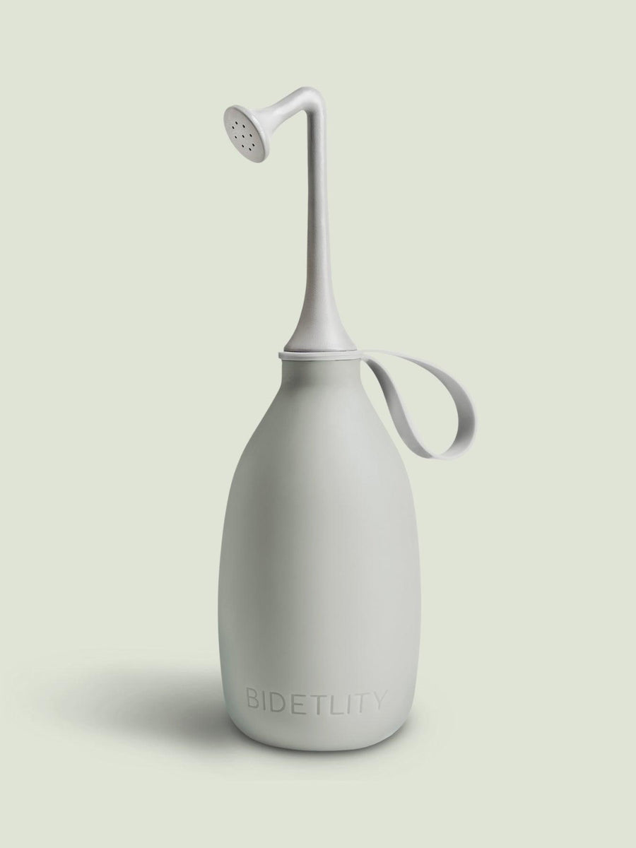 Po-Dusche in Gentle Grey – mobiles Bidet von Bidetlity